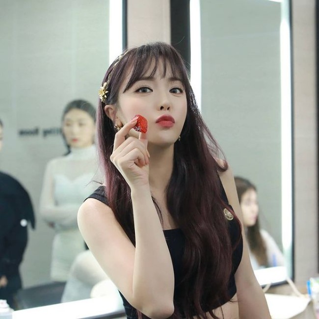 Hong Jin Young mendapatkan gelar master dan doktor dari Universitas Chosun pada 2012. Kala itu dia memegang gelar Bachelor of Commerce, Master of Trade dan Ph.D untuk Bisnis Administrasi. Foto: Instagram/@sambahong