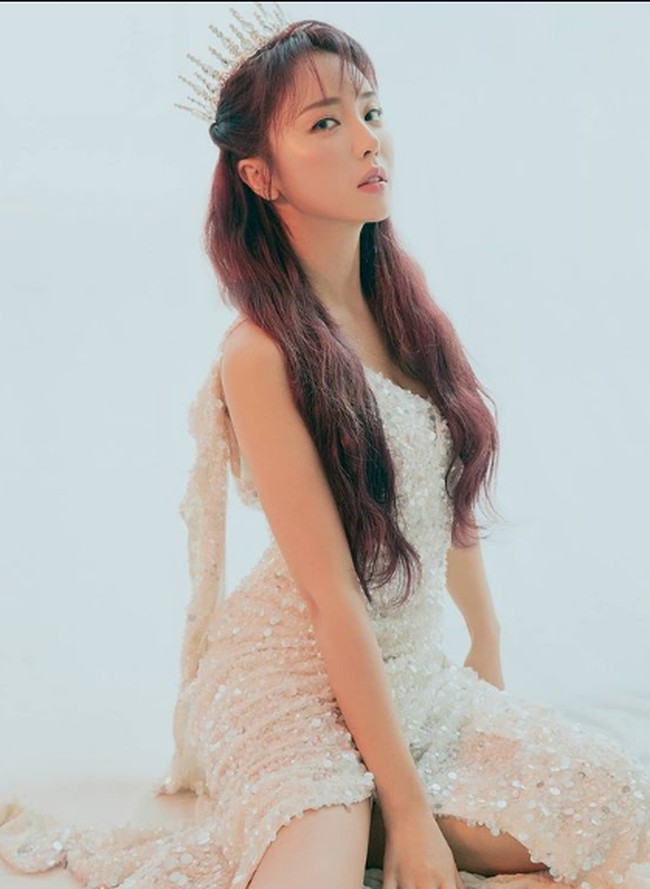 Sepanjang kariernya Hong Jin Young sudah menelurkan tiga album dan 15 single. Selain menyanyi, dia juga bertindak sebagai komposer dan penulis untuk beberapa penyanyi. Foto: Instagram/@sambahong