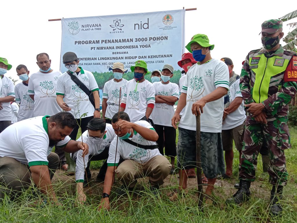 Kegiatan Menanam Pohon PT Nirvana Indonesia Yoga di Langkat