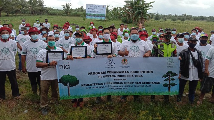Kegiatan Menanam Pohon PT Nirvana Indonesia Yoga di Langkat