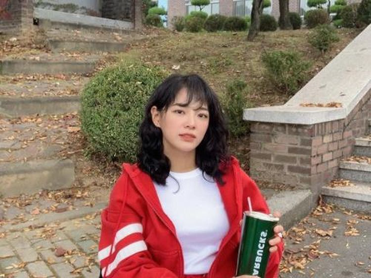 Kim Sejeong Doyan Ngopi dan Ngemil Buah Ceri