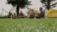 The Rain seakan berkolaborasi dengan alam di konsernya kali ini. Foto: The Rain