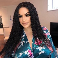 Lissa Aires adalah selebgram yang beralih ke situs OnlyFans untuk menjual konten seksi. Belakangan ia terobsesi jadi wanita berbokong terbesar dalam situs tersebut hingga mengeluarkan ratusan juta untuk operasi plastik. Foto: Instagram Lissa Aires