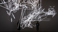 Pameran ini merayakan karya beberapa seniman dan desainer paling berprestasi di dunia.