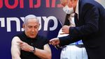 Potret PM Israel Saat Disuntik Vaksin Corona Pfizer BioNTech