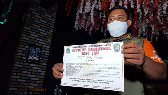 Pemprov menyegel kafe di PIK Jakarta Utara, Vote Bar; dan Semanggi, Jakarta Selatan, Boca Rica larena langgar autan dan protokol kesehatan.