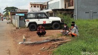Kapolsek Majalaya Kompol Louresnsius mengungkapkan, kejadian ini terjadi akibat pelaku tidak terima dengan perkataan korban yang menyudutkan. Menurutnya, pelaku dalam kejadian ini hanya satu orang yang diduga dilakukan oleh sesama kusir delman dan saat ini masih dilakukan pengejaran oleh pihak kepolisian