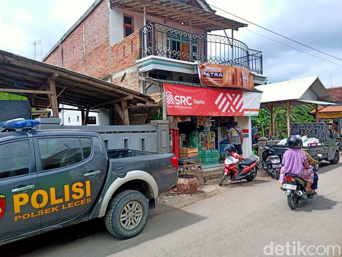 Kawanan pencuri beraksi di sebuah kelontong dan rumah milik kakak beradik di Kabupaten Probolinggo. Para pelaku mengambil uang Rp 37 juta dan dua motor matic.