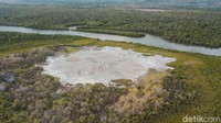 Terdapat dua bukit lumpur di kawasan Masin Lulik, yang berjarak sekitar 500 meter. Awalnya terdapat belasan titik semburan. Namun seiring berjalannya waktu, saat ini hanya tersisa tiga titik semburan yang masih aktif.