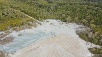 Bukit Lumpur Masin Lulik ini diketahui masuk dalam kawasan Balai Konservasi Sumber Daya Alam (BKSDA). Selain eksotis, Bukit Lumpur Masin Lulik juga dianggap keramat oleh masyarakat Malaka.