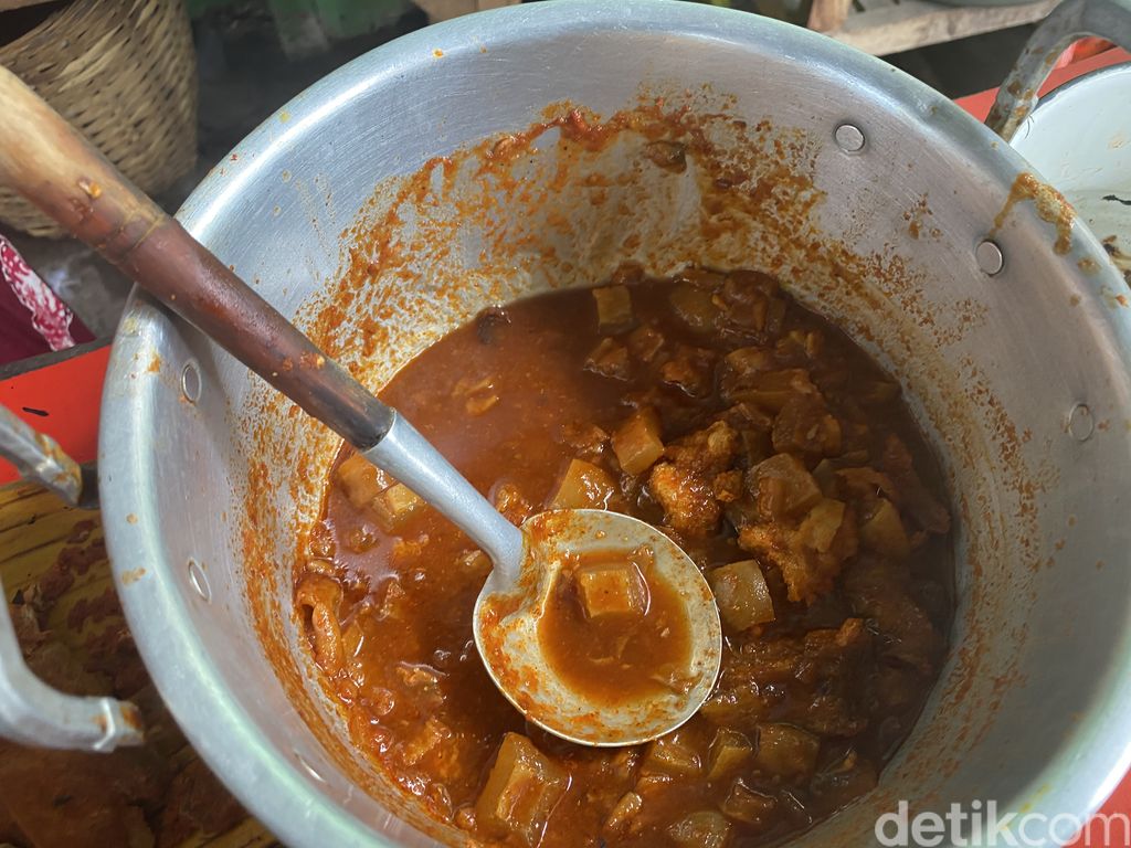 Sego Cawuk Bu Mantih: Sarapan Nasi Kuah khas Banyuwangi yang Legendaris