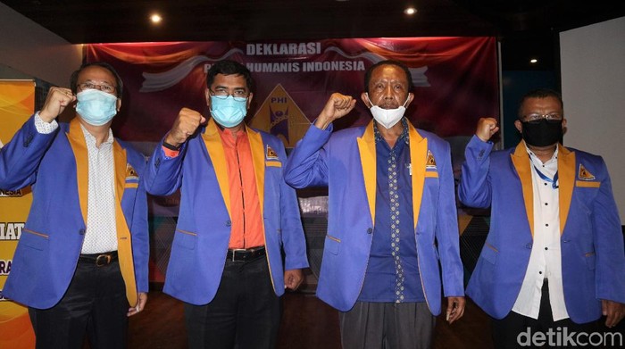 Partai Humanis Indonesia dikabarkan akan pinang Susi Pudjiastuti menjadi ketua umum. PHI pun akan rekrut anggota dari penyandang disabilitas dan eks narapidana.