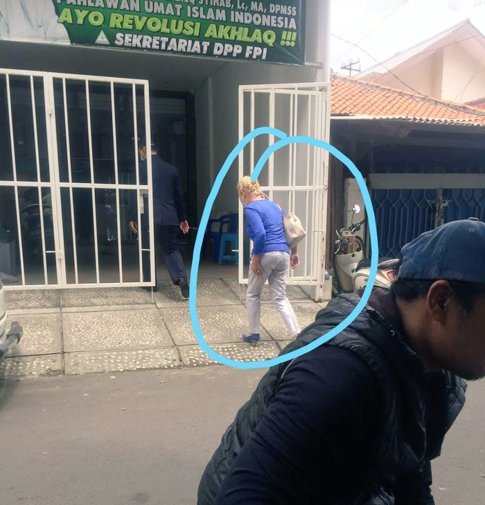 WNA yang diklaim dari Kedubes Jerman mendatangi markas FPI / Dok. Istimew/FPI
