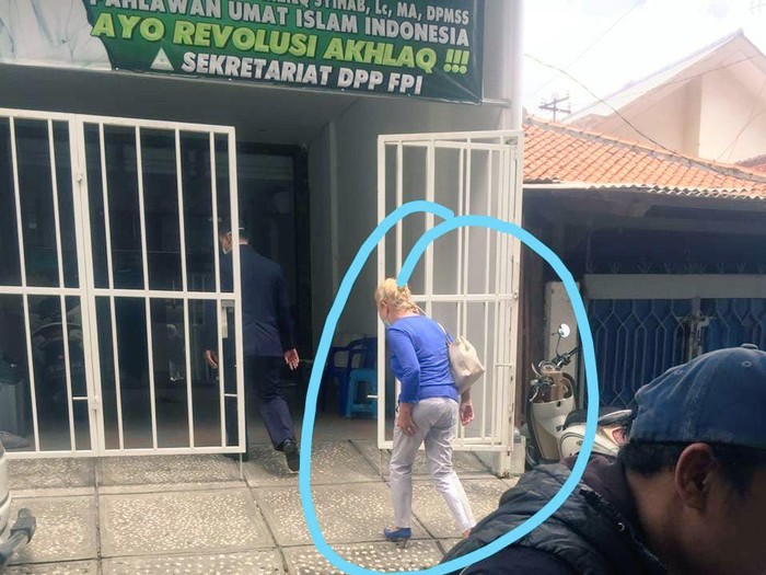 WNA yang diklaim dari Kedubes Jerman mendatangi markas FPI / Dok. Istimew/FPI