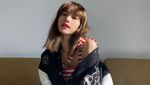 10 Potret Lisa BLACKPINK, Nempel di Dinding hingga Kaca Tetap Cantik
