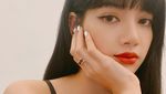 10 Potret Lisa BLACKPINK, Nempel di Dinding hingga Kaca Tetap Cantik