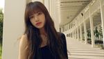 10 Potret Lisa BLACKPINK, Nempel di Dinding hingga Kaca Tetap Cantik