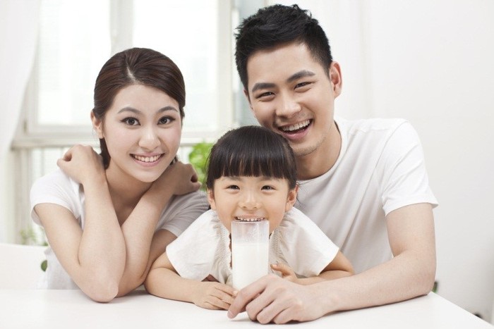 Anak minum susu Anak minum susu