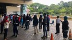 Antrean Mengular Rapid Antigen di Stasiun