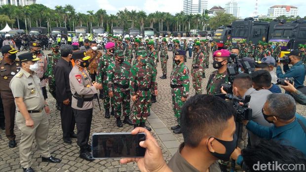 Apel pengamanan Natal 2020 dan Tahun Baru 2021 di Monas (Wilda Hayatun Nufus/detikcom).