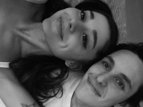 Ariana Grande Tunangan Ariana Grande tunangan dengan Dalton Gomez.