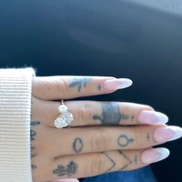 Ariana Grande juga memajang foto yang memamerkan cincin berlian pemberian Dalton ketika melamar pelantun Thank You Next itu. (Foto: Instagram/@arianagrande)