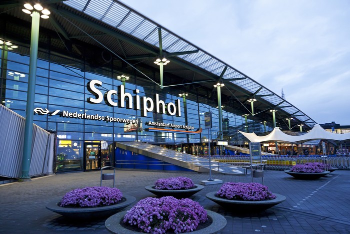 Bandara Schiphol di Amsterdam