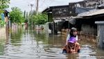Foto: Banjir 2 Meter Rendam Rumah Warga di Perumnas Antang Makassar