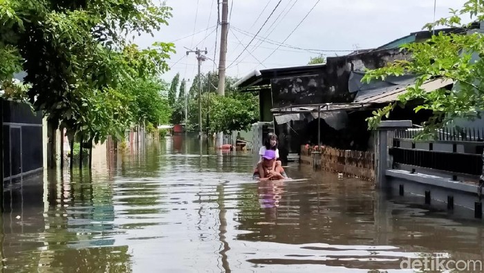 Banjir di Perumnas Antang Makassar. Banjir di Perumnas Antang Makassar.