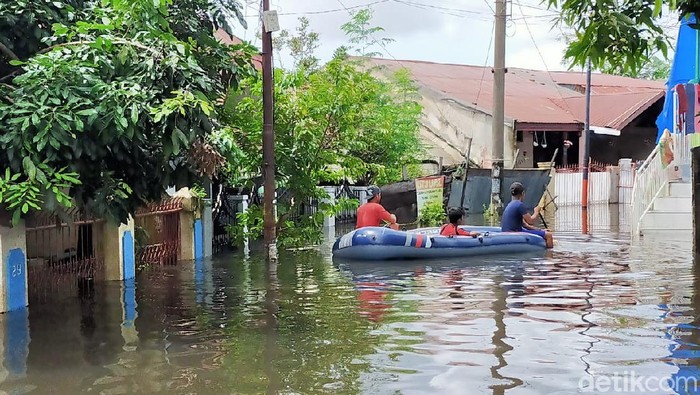 Banjir merendam Perumnas Antang, Makassar (Ibnu Munsir-detikcom).