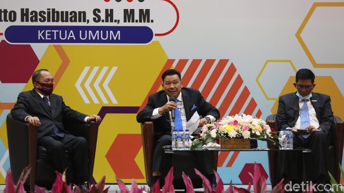 Catatan Akhir Akhir Tahun Peradi Sekjen DPN Peradi Hermansyah Dulaimi, Ketua Umum DPN Peradi Otto Hasibuan, Ketua Harian DPN Peradi R Dwiyanto Prihartono SH MH dan Ketua Dewan Pembina DPN Peradi Julius Rizaldi menyampaikan catatan hukum akhir tahun di Jakarta, Senin (21/12/2020).