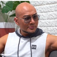 Pada 21 Juni 2019 Deddy Corbuzier mantap untuk menjadi seorang mualaf. Deddy mengucapkan kalimat syahadat untuk menjadi seorang muslim di Pondok Pesantren Ora Aji. Foto: YouTube