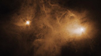Hubble menangkap gambar nebula pantulan kabur Caldwell 68 ini menggunakan Wide Field dan Planetary Camera 2. Nebula pantulan adalah awan gas dan debu pembentuk bintang yang bersinar dengan energi yang dipancarkan dari bintang panas di dekatnya.  Foto: NASA
