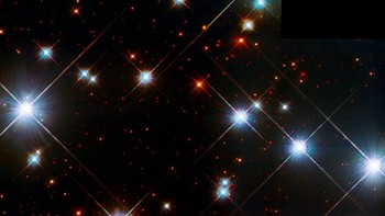 Gambar ini menangkap bintang yang bersinar di bagian cluster terbuka Caldwell 76, juga dikenal sebagai NGC 6231. Foto: NASA