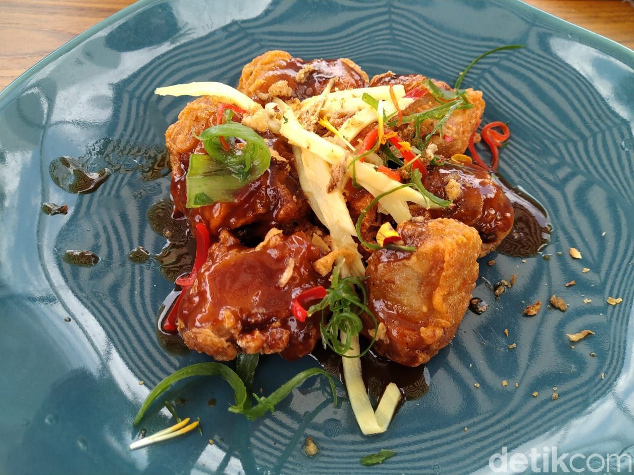 GIOI : Santap Bebek Goreng Premium dan Lodeh Salmon di Resto Instagramable