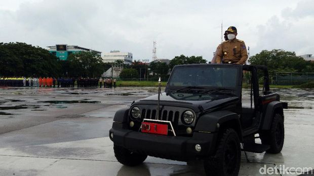 Gubernur Sulsel Nurdin Abdullah memimpin apel gelar pasukan TNI-Polri dalam rangka pengamanan Natal dan Tahun Baru.
