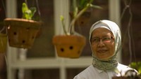 Prof dr Adi Utarini, MSc, MPH, PhD adalah satu-satunya ilmuwan sains Indonesia yang berhasil masuk ke daftar Natures 10: Ten People Who Helped Shape Science in 2020 dari jurnal ilmu pengetahuan Nature. Prof Adi Utarini memimpin uji coba perintis dari sebuah teknologi yang dapat membantu memberantas demam berdarah. Hasil penelitian Prof Adi Utarini dan tim berhasil mengurangi kasus demam berdarah hingga 77 persen di beberapa kota besar di Indonesia. Dok. InstagramAdi Utarini  