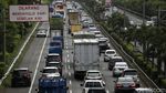 H-5 Natal, Kendaraan Mengular Panjang di Tol JORR Menuju Cikampek