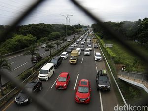 Puluhan Mobil Pecah Ban di Km 39 Tol Japek, Jasa Marga Ganti Rugi
