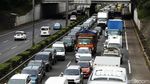 H-5 Natal, Kendaraan Mengular Panjang di Tol JORR Menuju Cikampek