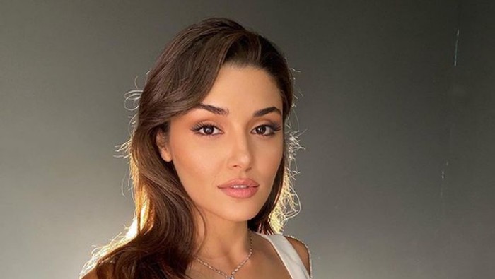 Model asal Turki, Hande Ercel.