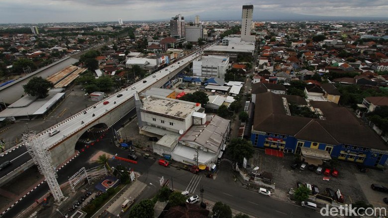 Jalan Layang Purwosari Solo Di Uji Coba Untuk Umum Flyover atau jalan layang Purwosari Solo, Jawa Tengah, mulai bisa dijajal Senin (21/12) menggunakan kendaraan masyarakat seiring dengan uji coba yang dilakukan Pemerintah Kota Surakarta.