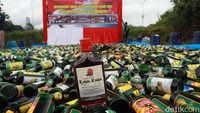 Kapolresta Bandung, Kombes Pol Hendra Kurniawan, mengatakan kegiatan itu dilakukan sebagai bentuk antisipasi penyebaran miras di Kabupaten Bandung.
