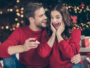3 Rekomendasi Kado Natal Perhiasan untuk Wanita, Nggak Bikin Kantong Bolong