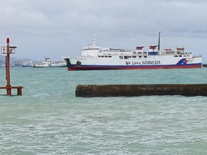 Cuaca Buruk, Kapal Feri Berpenumpang 289 Orang Kandas di Laut Merak