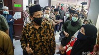 Rombongan keluarga 6 laskar FPI langsung masuk ke kantor Komnas HAM usai melewati pengecekan protokol kesehatan.