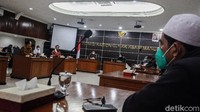 Diketahui, enam anggota laskar FPI pengikut Habib Rizieq dikonfirmasi tewas karena tertembak. Irjen Fadil pada jumpa pers beberapa hari lalu menyebutkan enam anggota laskar FPI ditembak polisi karena melakukan perlawanan.