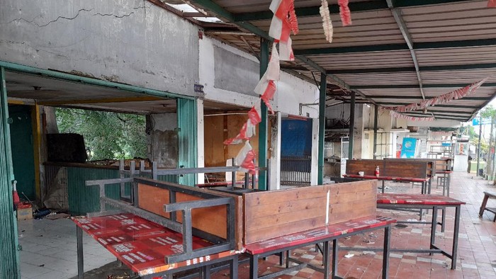 Kios-kios di Rest Area KM 50 Tol Jakarta Cikampek