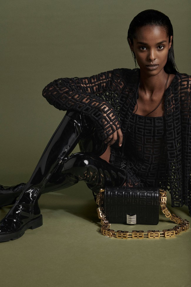 Creative Director Givenchy Matthew M. Williams menghadirkan koleksi pre fall 2021 Givenchy dengan sentuhan kemewahan yang timeless. Foto: dok. Givenchy.