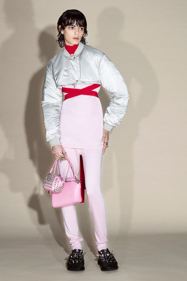 Creative Director Givenchy Matthew M. Williams menghadirkan koleksi pre fall 2021 Givenchy dengan sentuhan kemewahan yang timeless. Foto: dok. Givenchy.